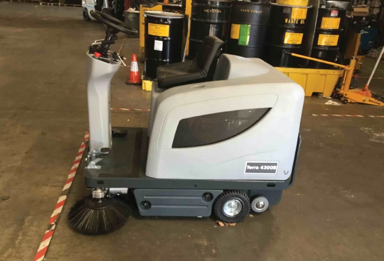 Nilfisk Advance Terra 4300B Floor Sweeper
