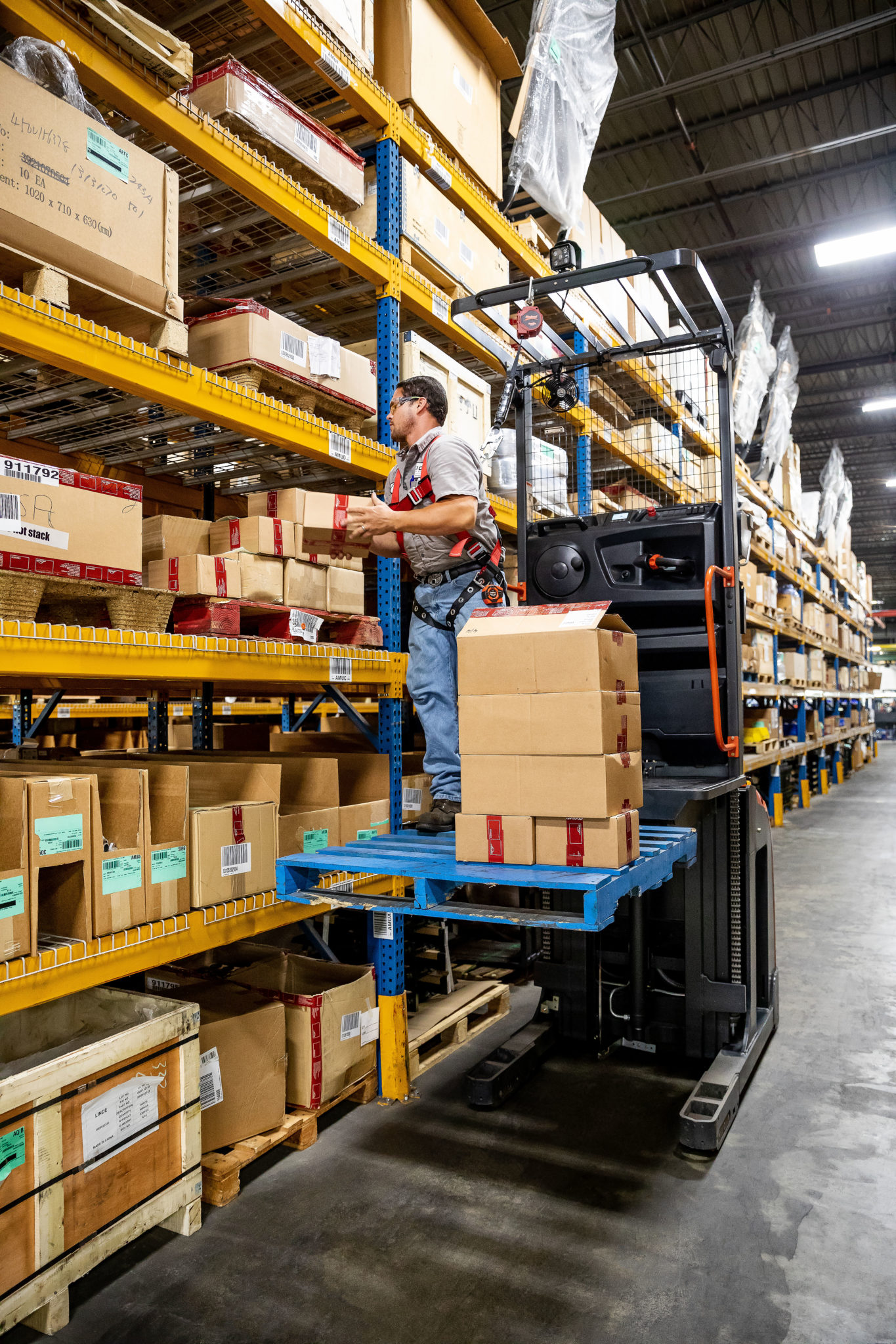 The Linde Series 5215 Order Picker | KION North America