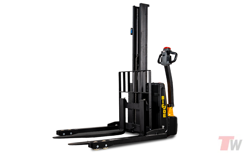 High-Performance Straddle Stacker