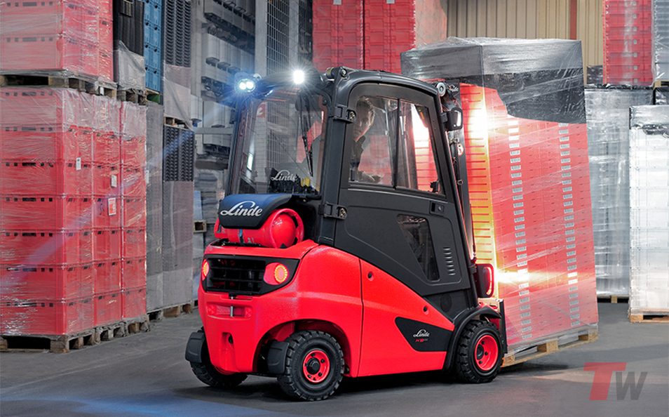 Linde propane forklift carrying a wrapped pallet load through a warehouse